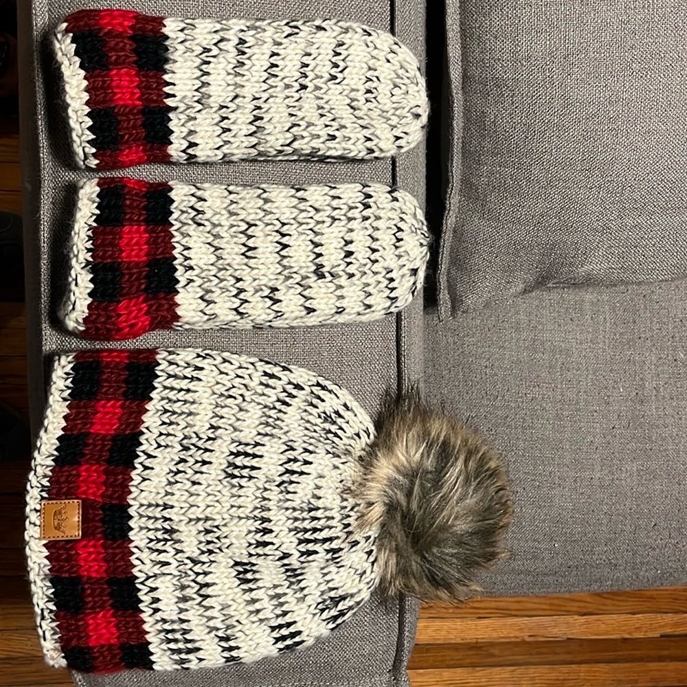 Matching Hat & Mitten Set!
